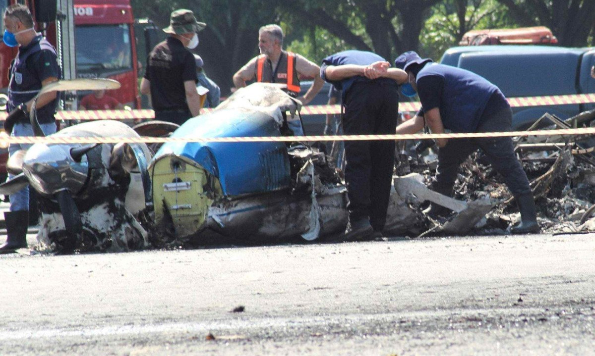 Acidente aéreo em São Paulo deixou 2 mortos  -  (crédito: Ato Press/Folhapress)