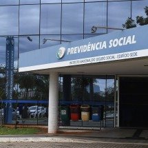 Presa mulher suspeita desviar R$ 300 mil do INSS - Agência Senado 