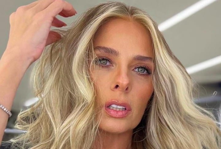 Galisteu estava em viagem pela Europa e procurou atendimento médico após se sentir mal. Ao voltar ao Brasil, a apresentadora teve que se internar no Hospital Albert Einstein, em São Paulo, depois de sentir fortes dores e febre de 39°C.