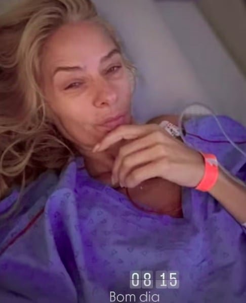 Nas redes sociais, ela deu detalhes do ocorrido: “Parei pra fazer uns exames, porque ninguém tem 39 de febre do nada