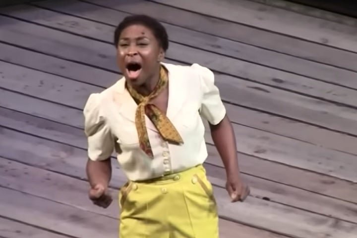 Pela peça, Erivo ganhou todos os seus principais prêmios de uma vez: Grammy (Melhor Álbum de Teatro Musical), Tony (Melhor Atriz Principal em um Musical) e Emmy Awards (Melhor Performance Musical em um Programa Diurno).-reprodução