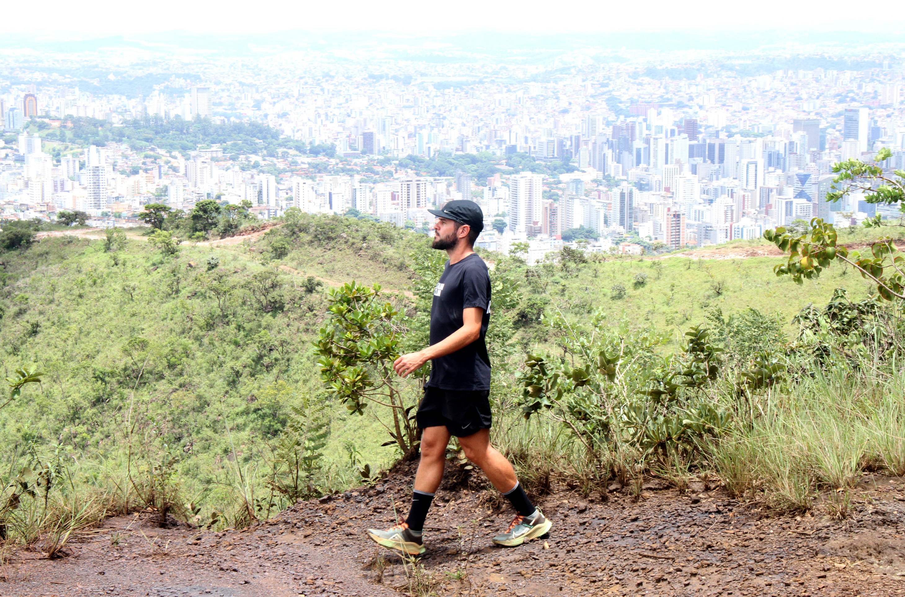 Conheça o mineiro que desbrava trilhas, serras e ruínas em BH e arredores