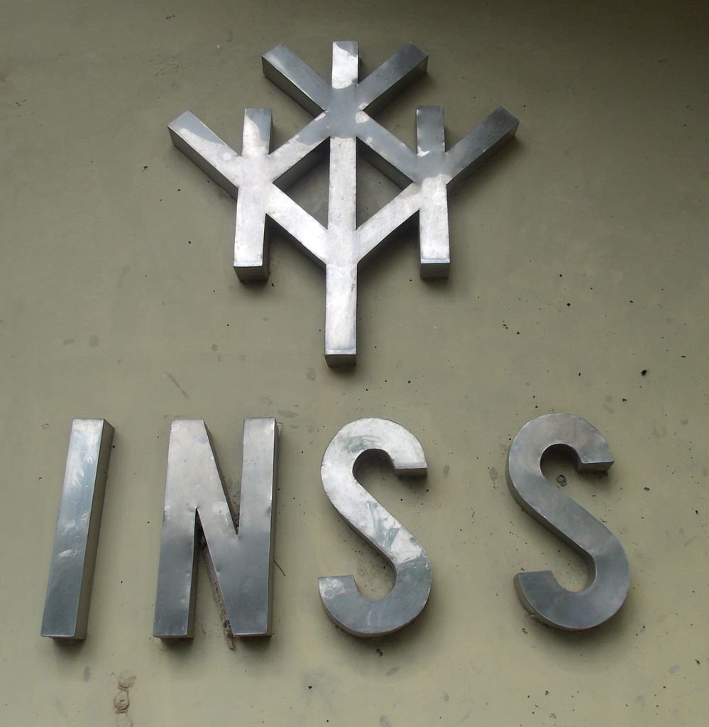 As mudanças de regras do INSS em 2024 foram decorrentes da reforma da Previdência aprovada e promulgada pelo Congresso Nacional em novembro de 2019. As novas exigências tornaram mais difícil para o contribuinte do INSS conseguir se aposentar. 