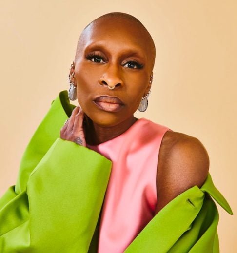 Na vida pessoal, Erivo é católica romana e já se declarou queer e bissexual.-reprodução/@cynthiaerivo