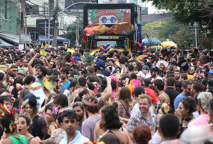 Como de costume, o perÃ­odo serÃ¡ marcado por diversas festas, eventos e desfiles de megablocos e bloquinhos pelas ruas da cidade. Entre os mais aguardados, estÃ£o o AcadÃªmicos do Baixo Augusta, Beleza Rara, da banda EVA, Monobloco e Confraria do Pasmado.