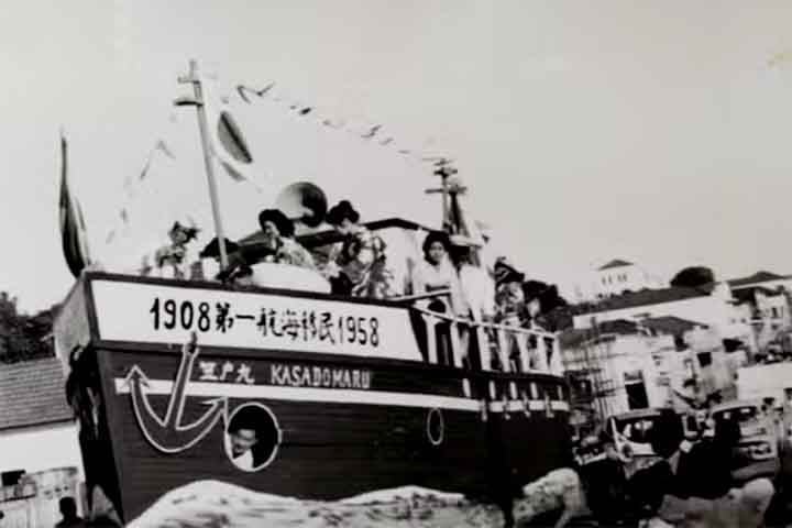 O fluxo de imigração cessou quase que totalmente em 1973, com a vinda do último navio de imigração Nippon Maru, contando-se quase 200 mil japoneses estabelecidos no país, na ocasião.- Reprodução de vídeo G1