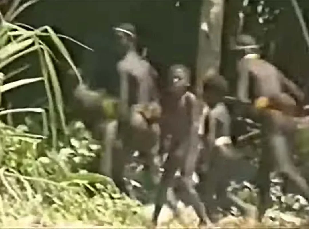 Povo mais isolado do mundo vive em ilha e ataca forasteiros - Reprodução Youtube GALEGO