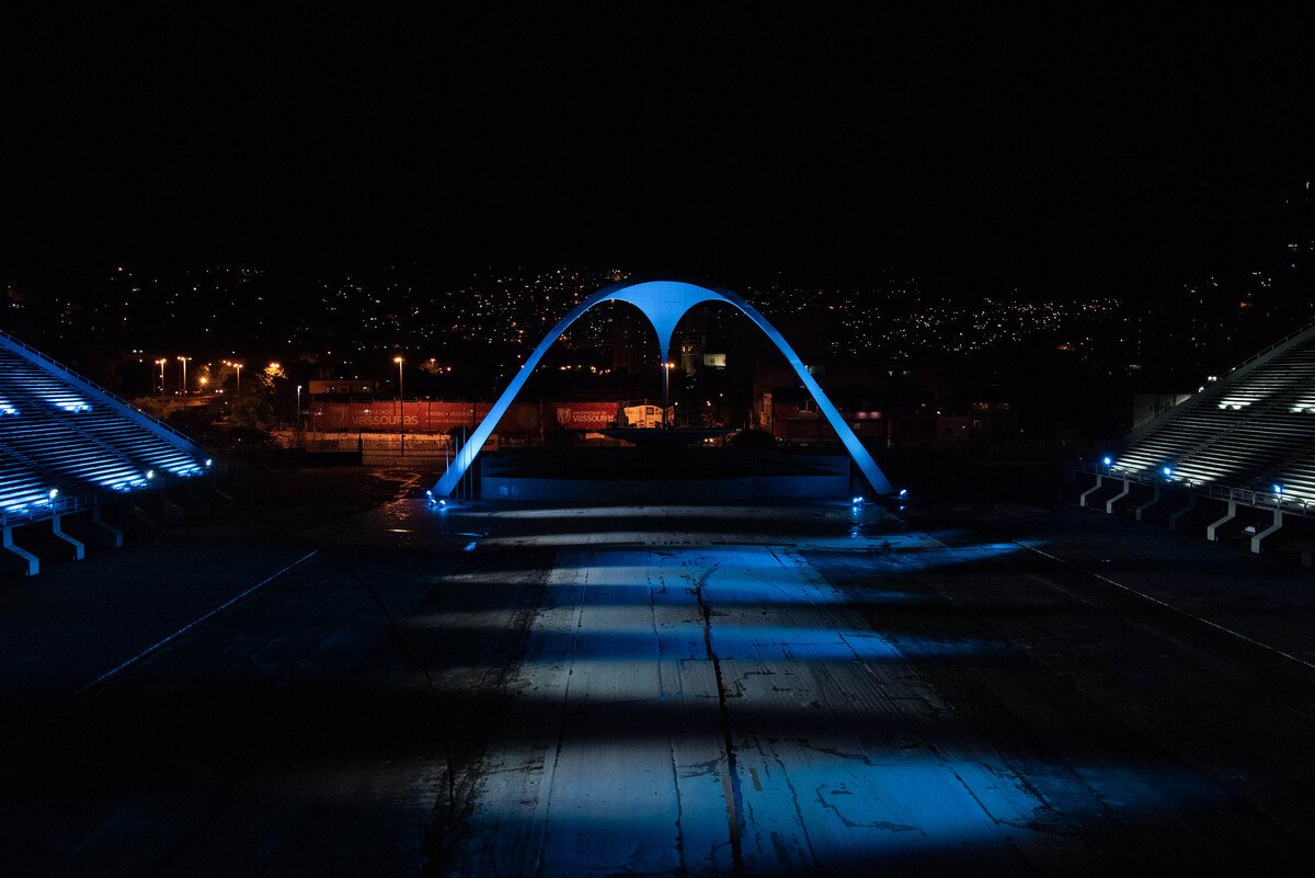 Na região Sudeste, o principal destaque é o Rio de Janeiro, que tradicionalmente leva diversas escolas de samba para a Marquês de Sapucaí e Estrada da Intendente Magalhães. 