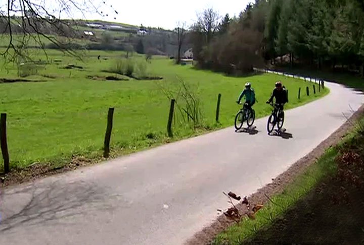 Ciclovia  Vennbahn (Luxemburgo, BÃ©lgica e Alemanha) - Liga Aaachen, na Alemanha, a Troisvierges, em Luxemburgo, passando pela BÃ©lgica. Atravessa esses trÃªs paÃ­ses num percurso que passa por castelos  medievais e paisagens de natureza exuberante. 
