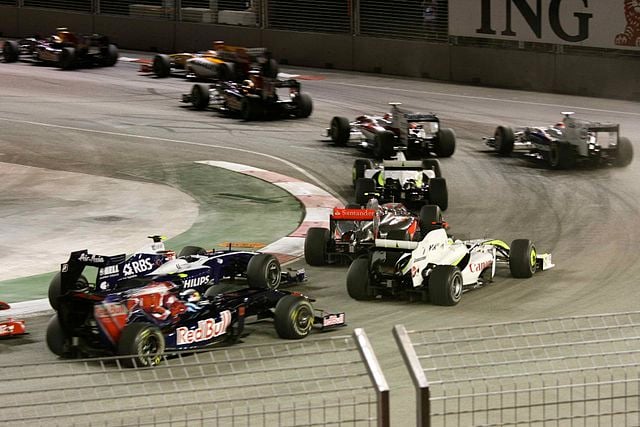 Em Singapura, aconteceu o primeiro Grande Prêmio noturno de Fórmula 1, em 2008. A prova, vencida pelo espanhol Fernando Alonso, entrou no calendário da categoria naquele ano e segue até hoje, na no Circuito Urbano de Marina Bay. 

