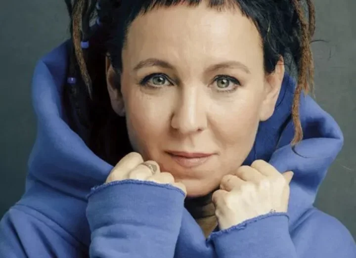 Olga Tokarczuk - Escritora nascida em 1962, venceu o PrÃªmio Nobel de Literatura de 2018. Entre suas obras mais famosas estÃ£o â??Sobre os Ossos dos Mortosâ? e â??Correntesâ?. 
