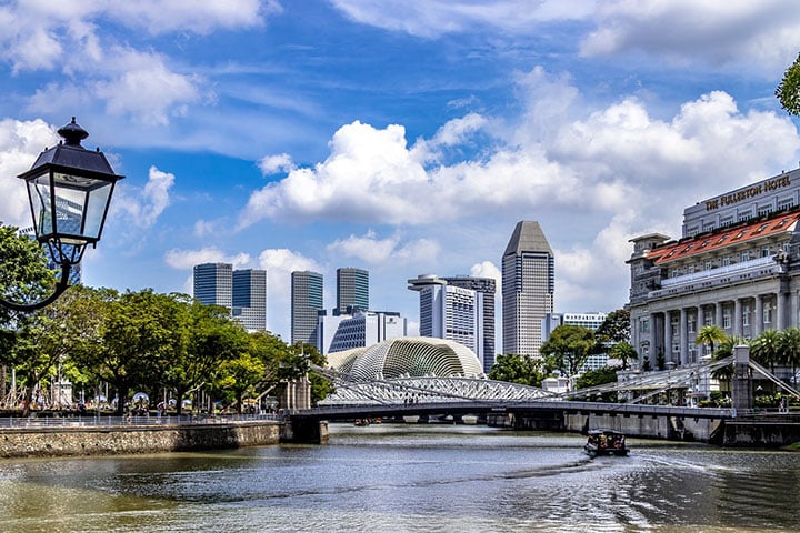 Colonizada pelo Império Britânico no século 18, Singapura ainda permaneceu por dois anos - entre 1963 e 1965 - como um estado da Malásia. 
