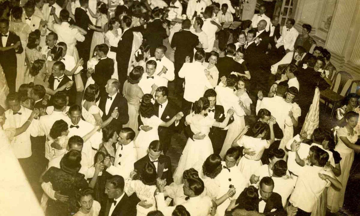 Baile de réveillon do Automóvel Clube em 1944 -  (crédito: Arquivo EM/1/1/1944)