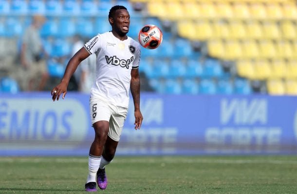 PATRICK DE PAULA: Jogando de meia-atacante, ou seja, em uma função diferente, não foi bem e parecia perdido em quase todo o jogo. Deixou a desejar. NOTA: 4,5. - Foto: Vitor Silva/Botafogo.