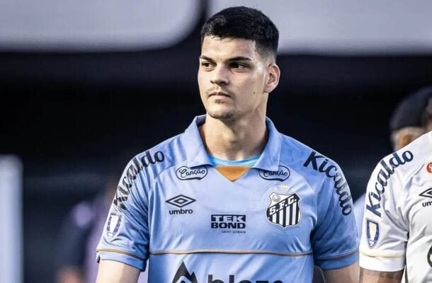 BRAZÃO - Boas defesas desde o primeiro minuto. Uma em voleio de Pablo Dyego foi cinematográfica. No segundo tempo, seguiu muito seguro. O melhor do Peixe. NOTA 8,0. Foto: Raul Baretta/Santos FC 