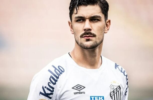 JOÃ?O BASSO - Substituiu Gil aos 29 do segundo tempo. Levou um amarelo por falta dura, mas nÃ£o comprometeu. NOTA 5,0. Foto: Raul Baretta/ Santos FC.