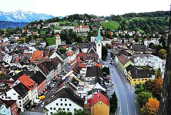 Feldkirch - Com uma atmosfera charmosa, com arquitetura gótica e renascentista, fica localizada no estado de Vorarlberg, na fronteira com a Suíça e o Liechtenstein, no oeste da Áustria.