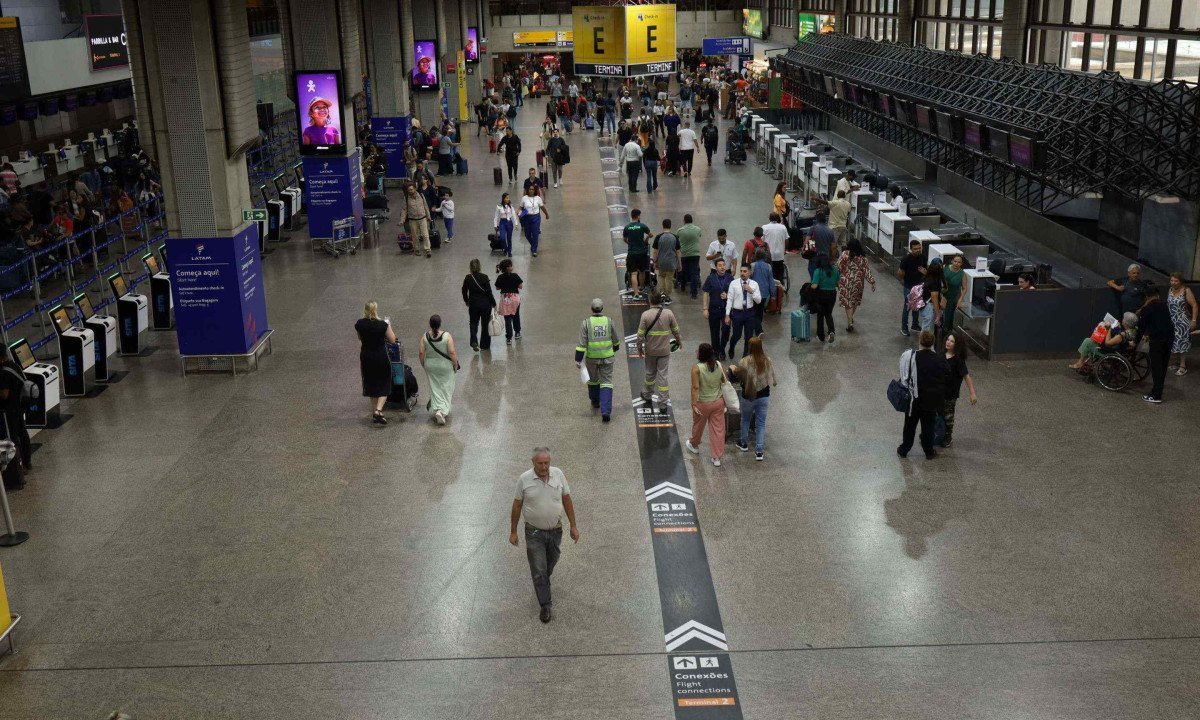 Movimento de passageiros no Aeroporto de Guarulhos (SP); imagem meramente ilustrativa -  (crédito:  Saulo Dias/Thenews2/Folhapress))