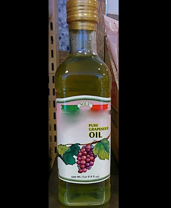 Óleo de Uva - É leve, rico em vitamina E e ácidos graxos poli-insaturados, beneficiando a saúde cardiovascular. É excelente para saladas, marinadas e assados leves, além de ser usado em cosméticos, como hidratantes para a pele e cabelos.