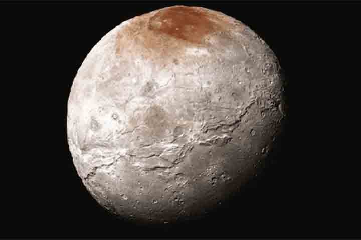 CHARON Ã© a maior lua de PlutÃ£o, descoberta por James Christy em 1978. Charon Ã© notÃ¡vel por sua grande proximidade com PlutÃ£o.
