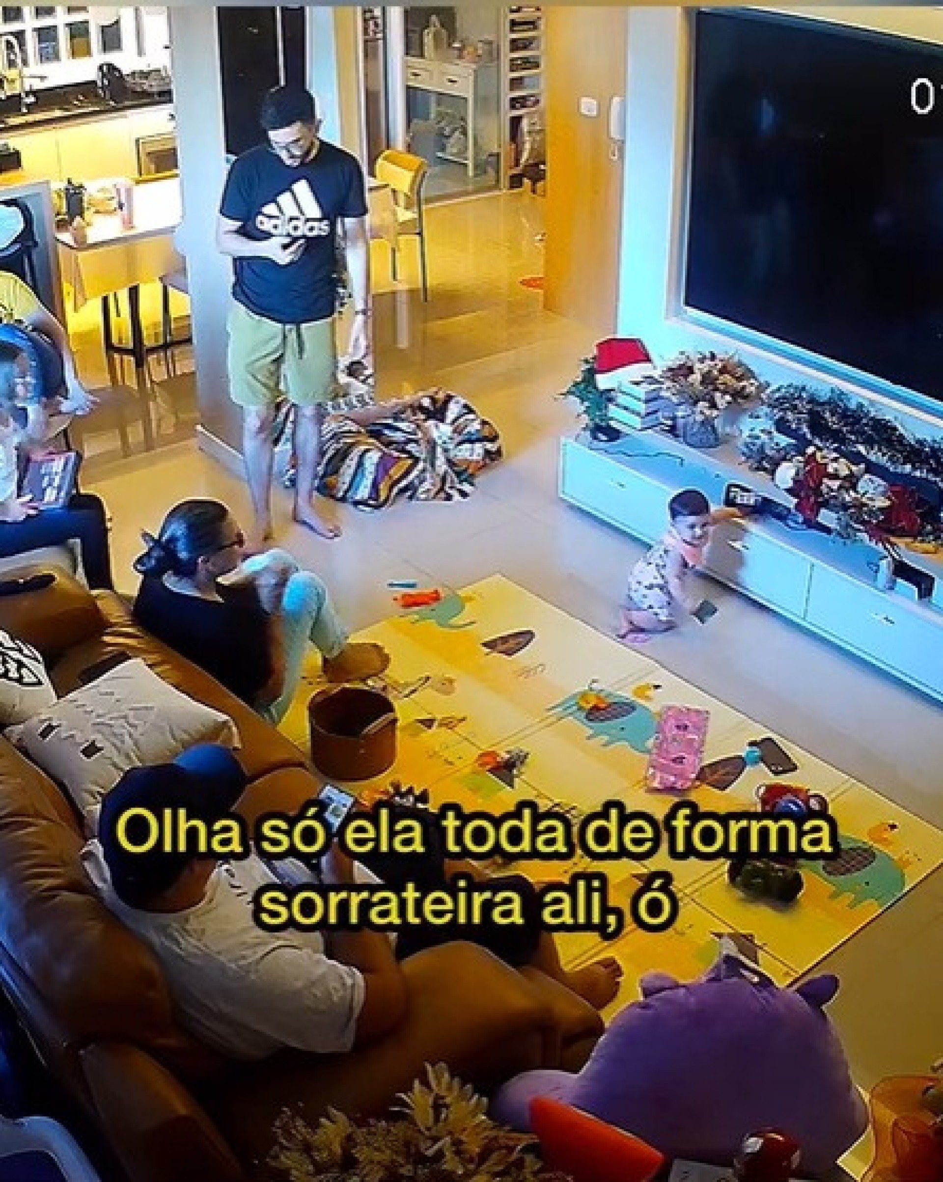 Vídeo: bebê com menos de um ano faz compra com cartão de crédito pela Alexa