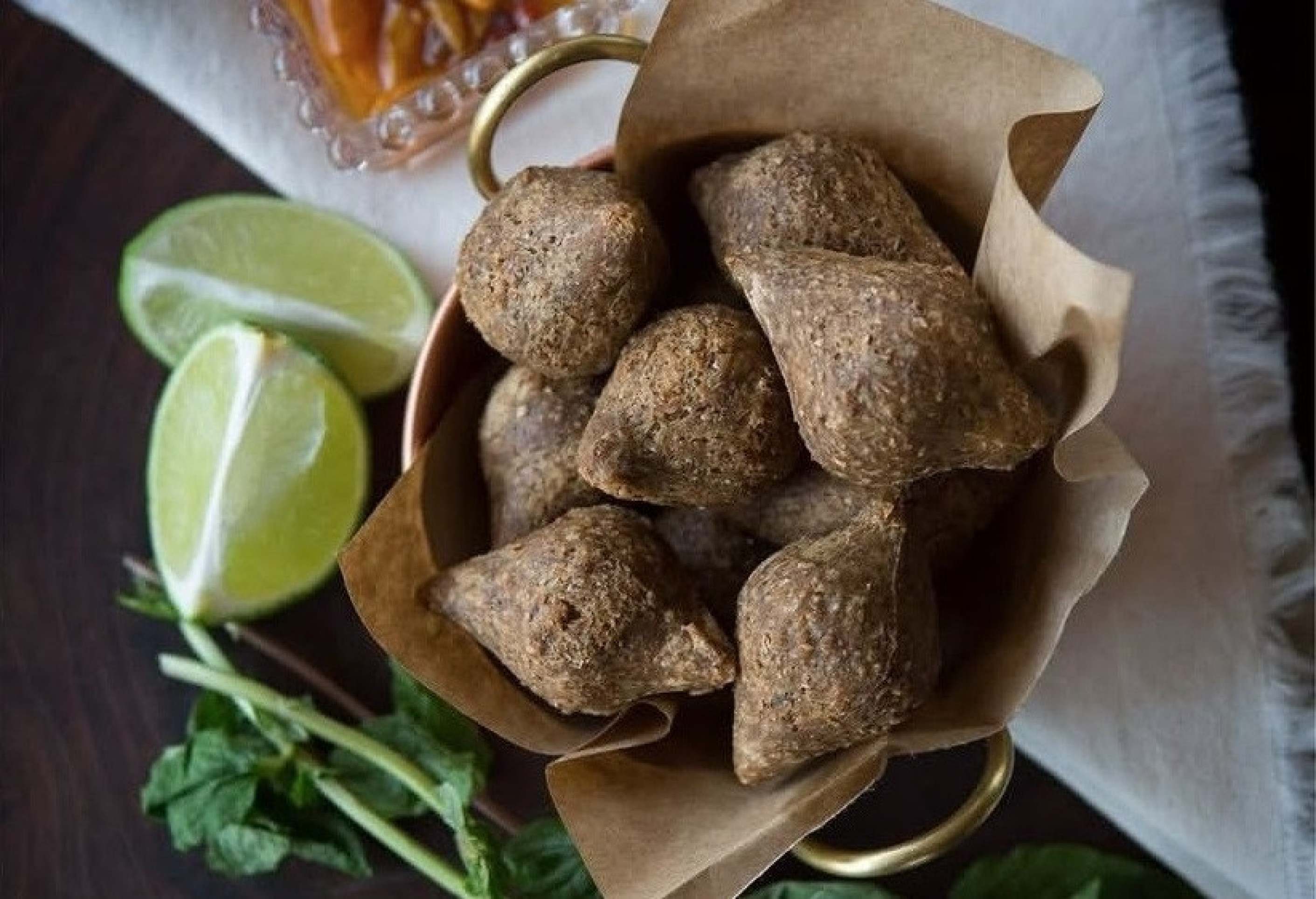 Os salgados da TopFood são vendidos congelados e já fritos; basta aquecer e se deliciar Os salgados da TopFood são vendidos congelados e já fritos; basta aquecer e se deliciar