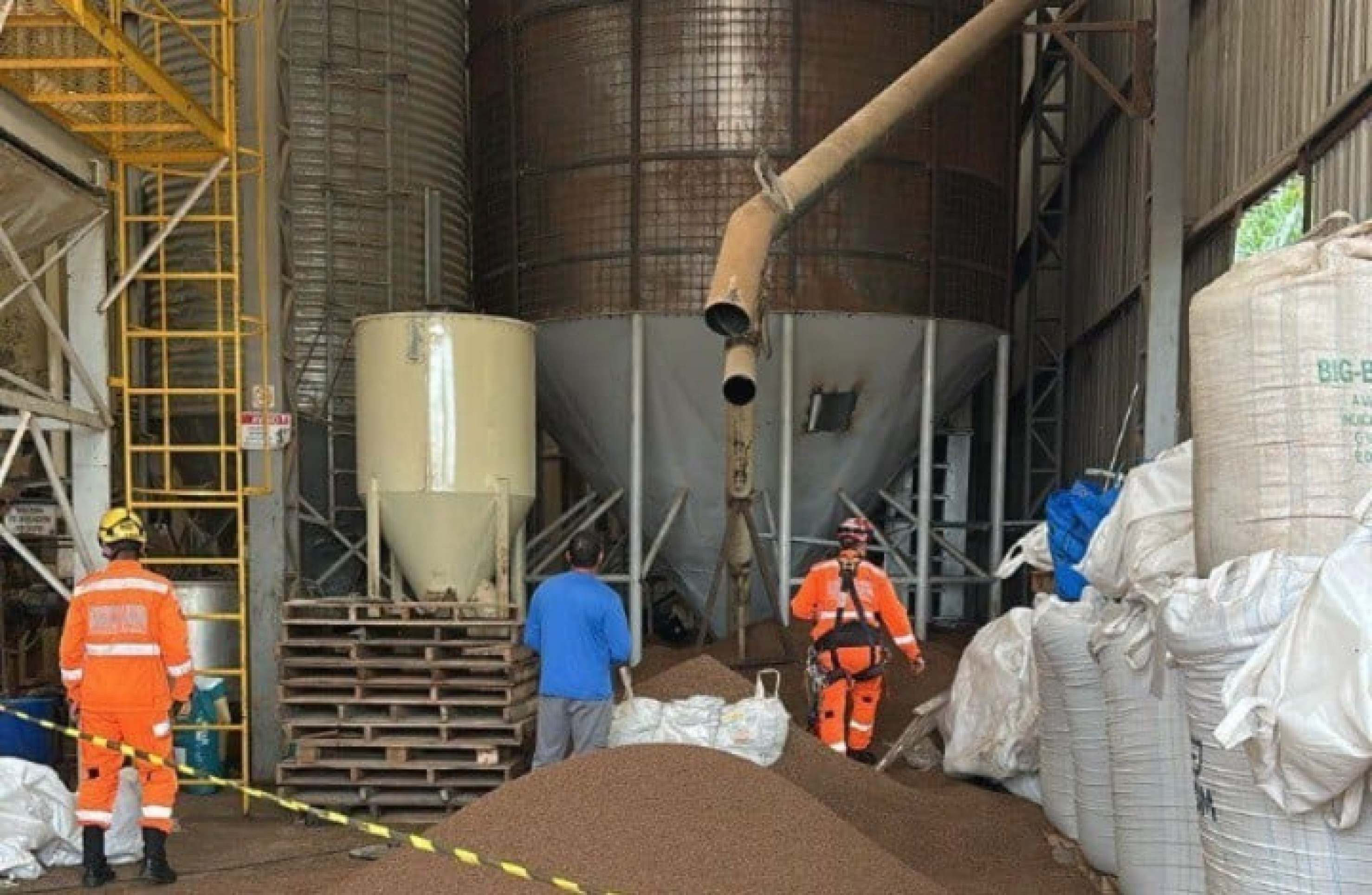 MG: trabalhador morre soterrado por ração para peixe