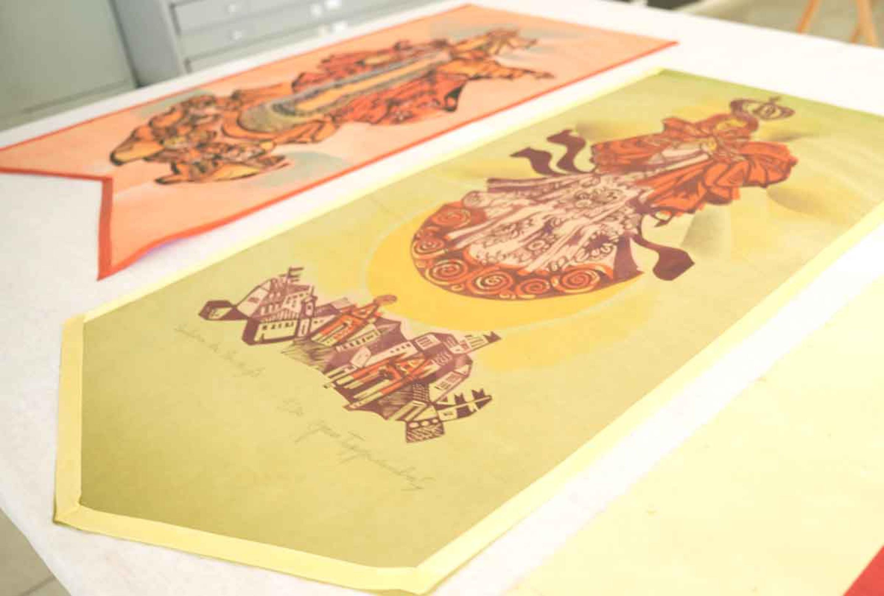 Mostra com estandartes celebra cultura de Minas e traz obra inédita