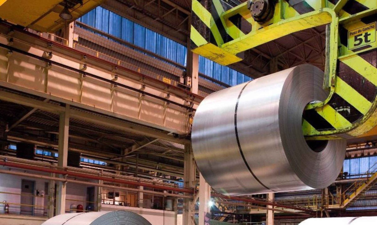 Bobinas de aço laminado na Usiminas: exportações de produtos de metalurgia de Minas para os EUA somaram US$ 1,54 bilhão -  (crédito: Daniel Mansur/Divulgação)