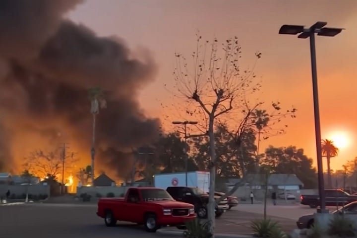 Os incêndios florestais na Califórnia têm sido cada vez mais intensos e rápidos nos últimos anos, resultado de mudanças climáticas e fatores humanos. 