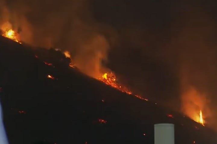 Segundo a Administração de Oceanos e Atmosfera dos EUA (Noaa, na sigla em inglês), a maior parte dos incêndios florestais nos EUA é causada por atividades humanas, representando 84% dos casos.