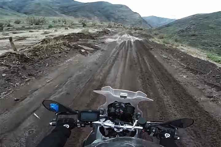 A organização também criticou a inércia do governo chileno na proteção desses geoglifos, já que muitas das corridas, como o Rally de Atacama, teriam autorização oficial para ocorrer. 