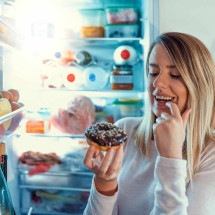 Por que as pessoas tendem a comer mais doces e comidas gordurosas ao parar de fumar? - Getty Images