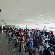 Carnaval 2025: entrega de credenciais para ambulantes começa com fila - Edésio Ferreira/EM/DA Press