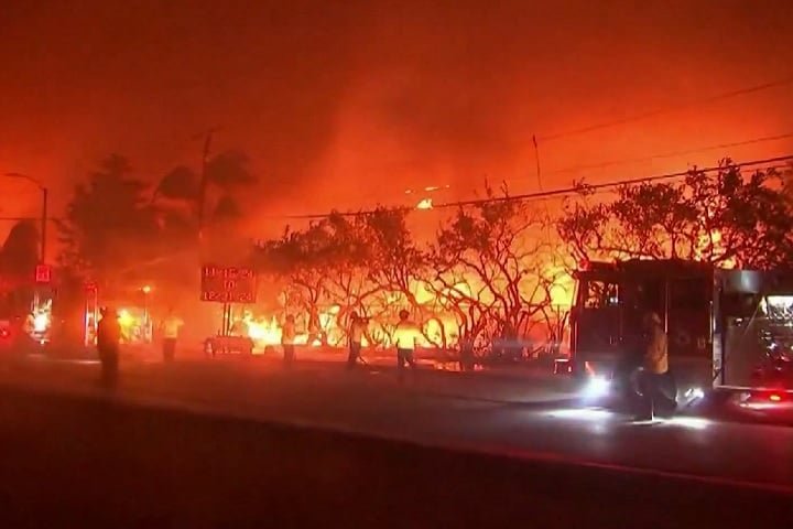 O incêndio de Palisades, sozinho, atingiu cerca de 95 km². O fogo destruiu bairros inteiros, incluindo áreas de luxo habitadas por bilionários e celebridades.