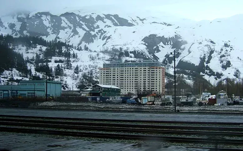 Alasca (EUA) - O Alasca como um todo é bem frio. É o maior e menos povoado estado dos EUA.  Tem 1,7 milhão de km² com 733 mil habitantes. 