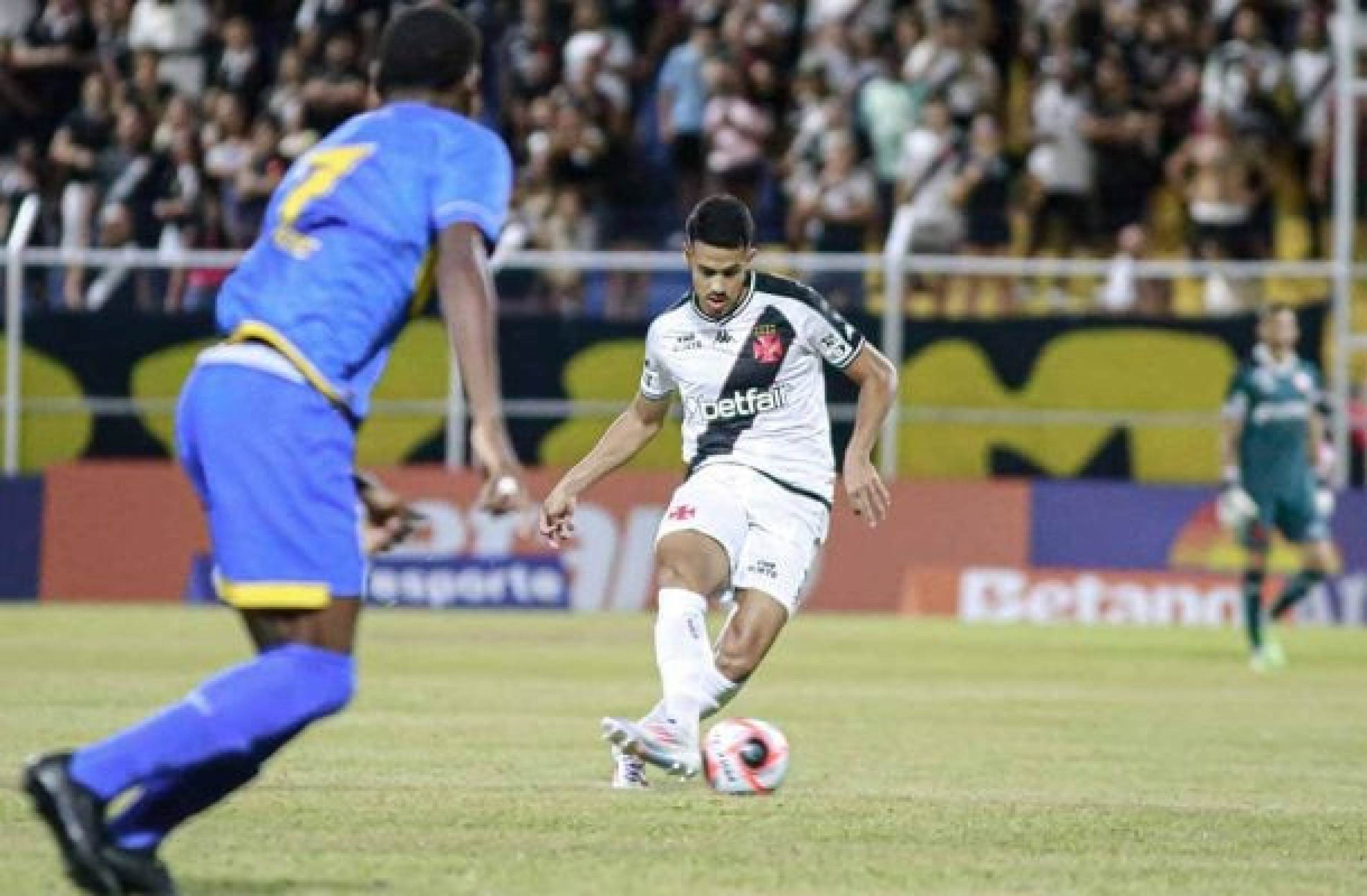 Lucas Oliveira pode desfalcar o Vasco contra o Flamengo