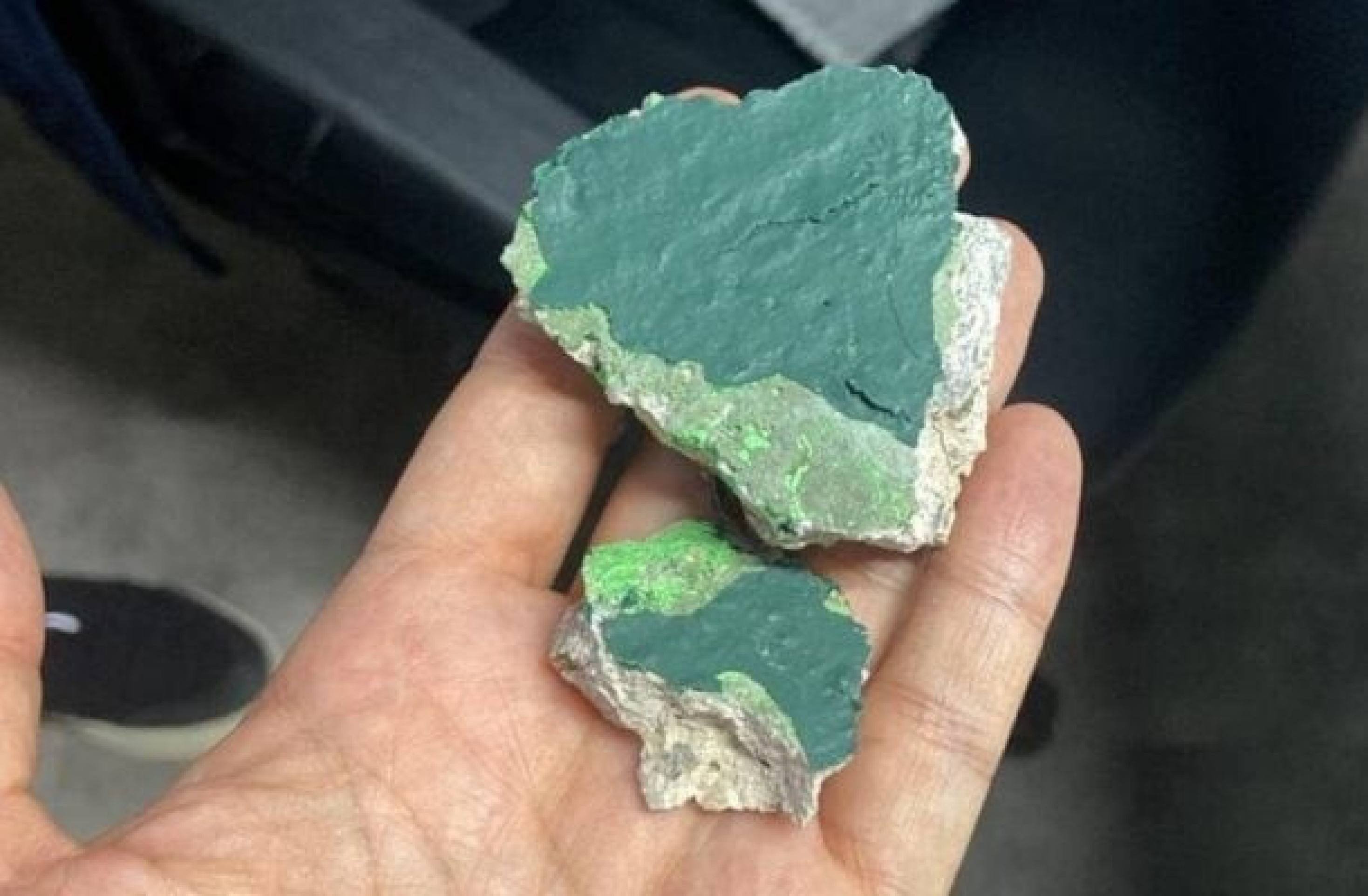 Torcedores do Coritiba são atingidos por queda de reboco na entrada do Couto Pereira