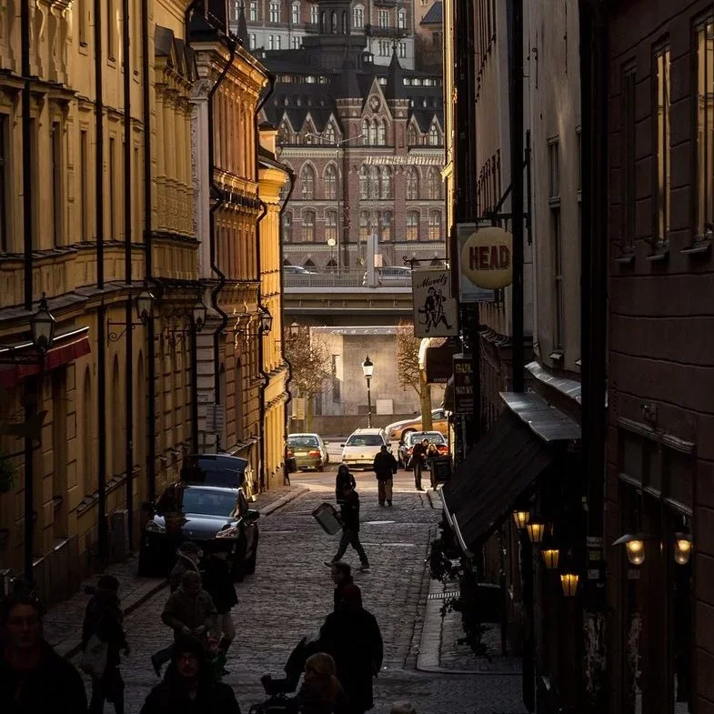Seu centro histórico é um dos bairros mais bem preservados da Europa e abriga construções medievais e renascentistas.
