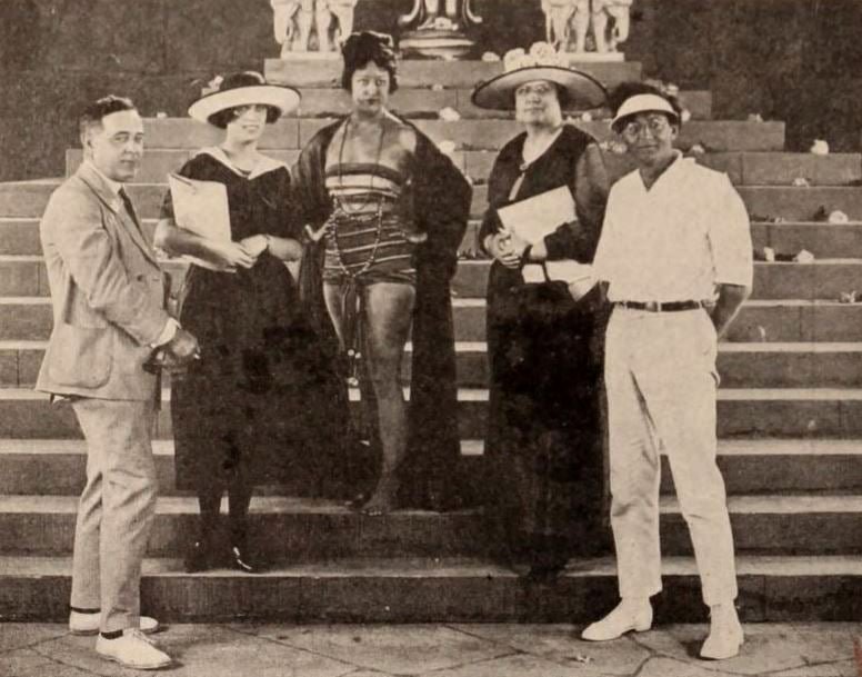 Apesar de Winston nÃ£o acreditar na maldiÃ§Ã£o e atribuÃ­-la Ã  coincidÃªncia, doou a peÃ§a ao Museu de HistÃ³ria Nacional, convencido por George Switzer, mineralogista do Instituto Smithsonian.