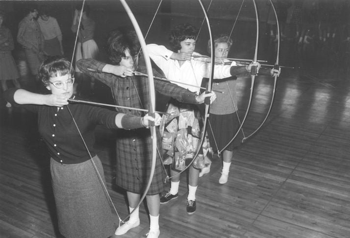 No século XIX, o arco e flecha experimentou um renascimento como esporte recreativo, principalmente na Europa e América do Norte.
