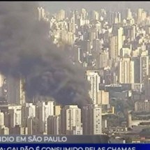 Incêndio de grandes proporções atinge galpão na Zona Norte de São Paulo