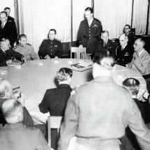 Dentre os acordos  em Yalta, um dos principais foi a divisão da Alemanha e de sua capital, Berlim, em quatro zonas de ocupação controladas por EUA, Reino Unido, União Soviética e França