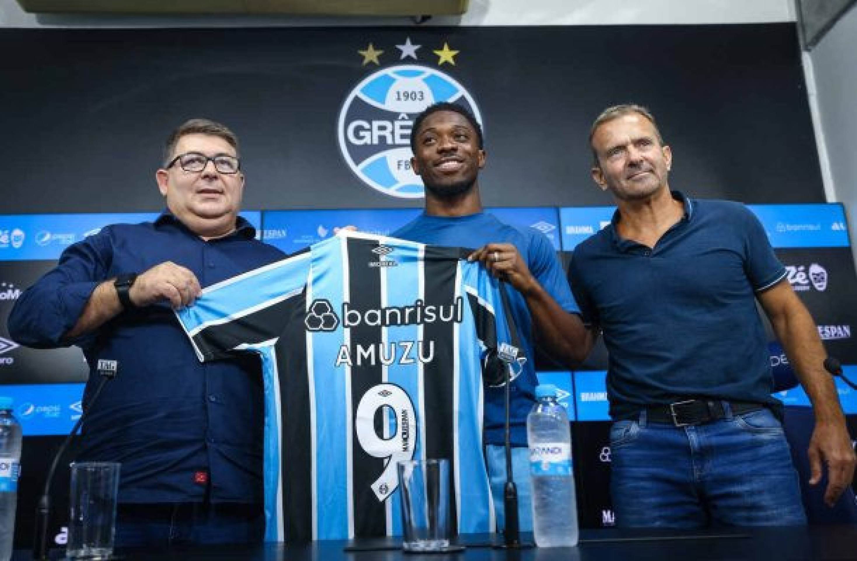 Amuzu frisa que Quinteros o convenceu a acertar com o Grêmio: ???Decisão fácil???