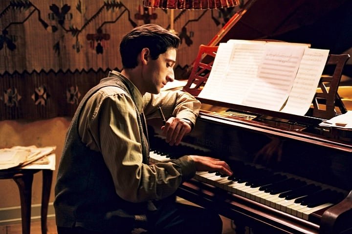 Na época, ganhou repercussão o fato de que ele perdeu cerca de 13 quilos, aprendeu a tocar piano e se isolou socialmente para captar a essência de Szpilman.
