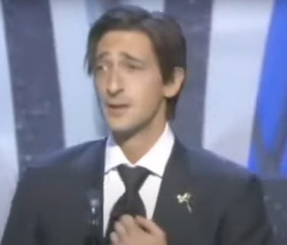 A cerimônia do Oscar em que Brody recebeu o prêmio de Melhor Ator, em 2003, ficou marcada por um acontecimento inusitado, que se tornou um dos mais controversos da história do evento.