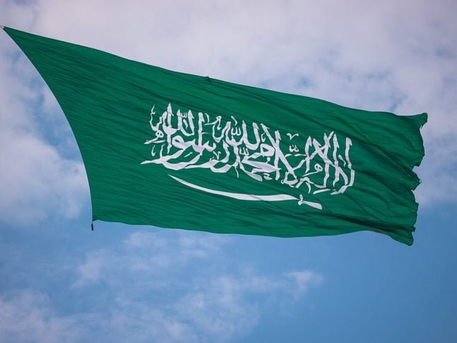 Para amenizar o calorão sem gastar muito com ar-condicionado, alguns países como a Arábia Saudita têm implementado técnicas modernas e sustentáveis para manter as casas frescas. 