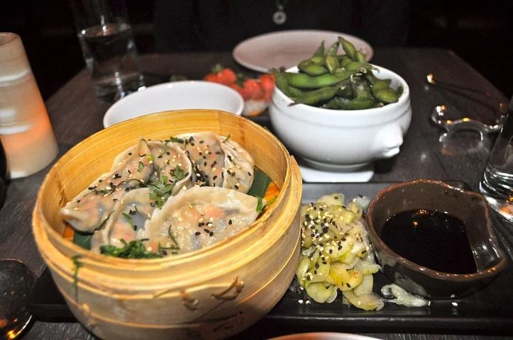 O Edamame é a soja ainda na vagem verde, encontrado em alguns países do continente asiático muito comum principalmente no Japão. Usado muitas vezes em bares chamado Izakaya, onde pode ser cozido, resfriado e adicionando uma pitada de sal