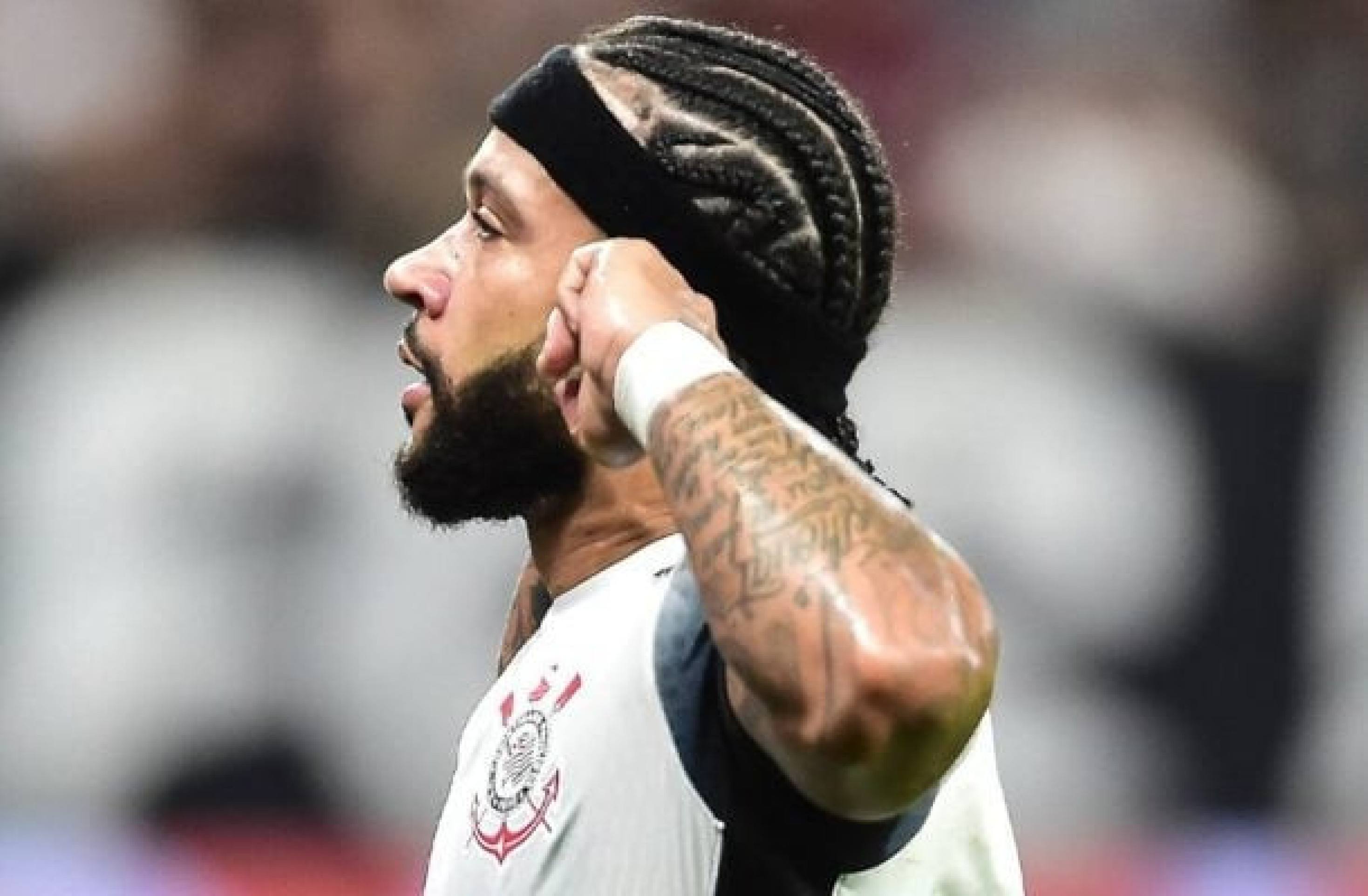Corinthians oficializa camisa 10 com Memphis: ‘Chegou de longe para provar que é um dos nossos’