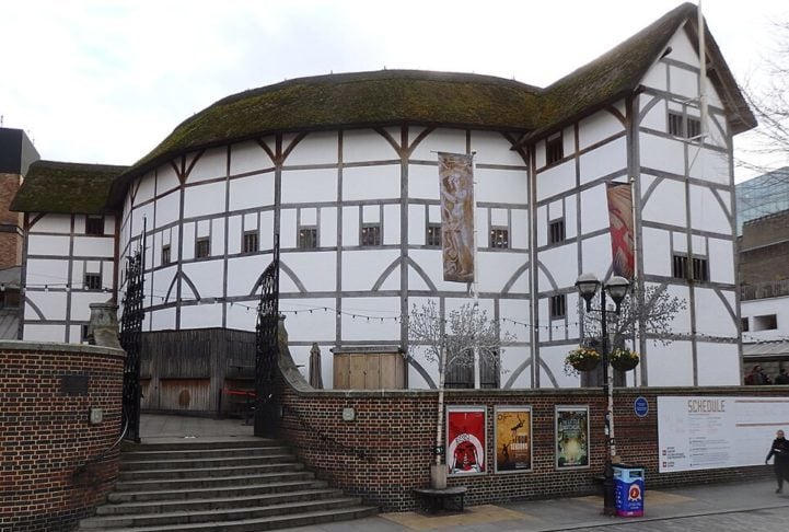 Ele estudou na Rutgers University Mason Gross School of the Arts e também passou um período estudando na tradicional Shakespeare’s Globe Theatre (foto), em Londres.